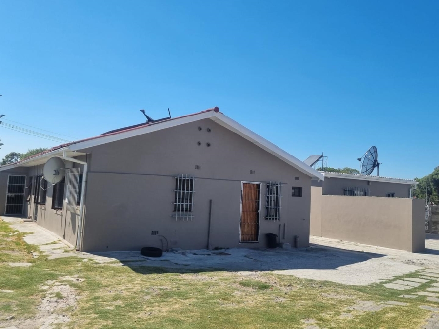 6 Bedroom Property for Sale in Bellville South Western Cape